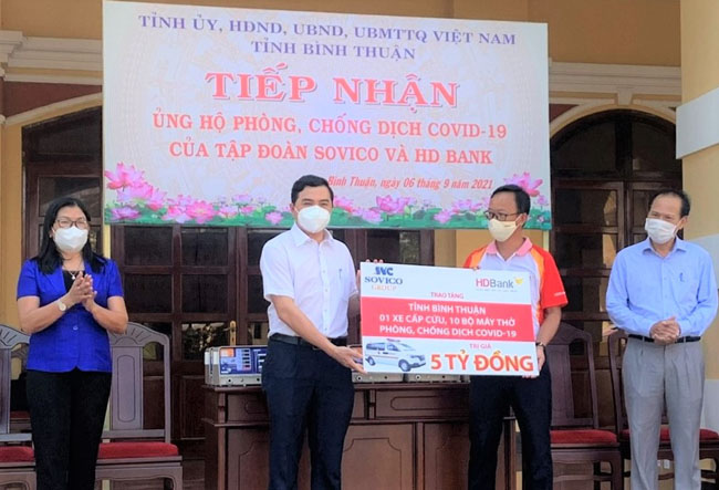 HDBank tiep tuc tang 6 xe cuu thuong 3