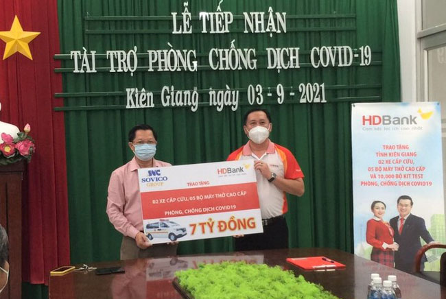 HDBank tiep tuc tang 6 xe cuu thuong 4