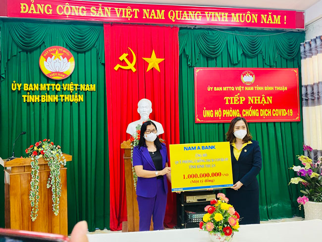 NamABank tang hang ngan phan qua den nguoi dan vung dich 2