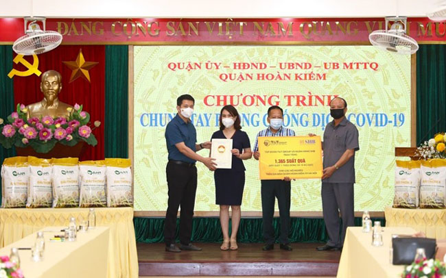 SHB tiep tuc dong hanh ho tro cac benh vien va nguoi ngheo 2