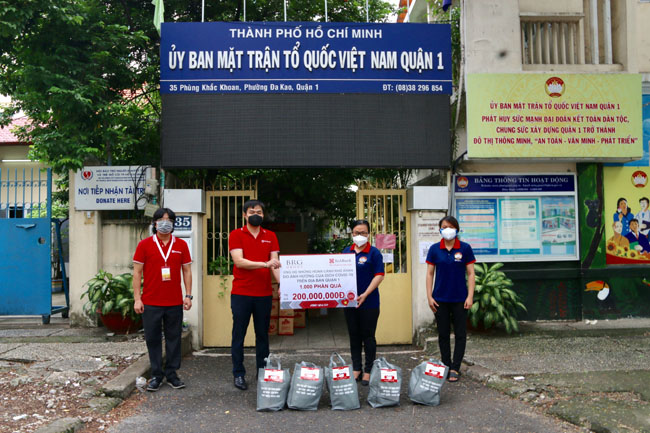 Tap doan BRG va SeABank chung tay ho tro chinh quyen va nguoi dan Thanh pho Ho Chi Minh 1