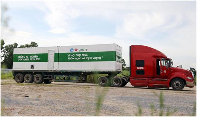 VPBank dua 4 container xet nghiem Covid 2