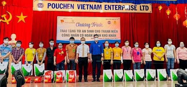 Vietcombank Dong Nai trao 10000 tui an sinh 2