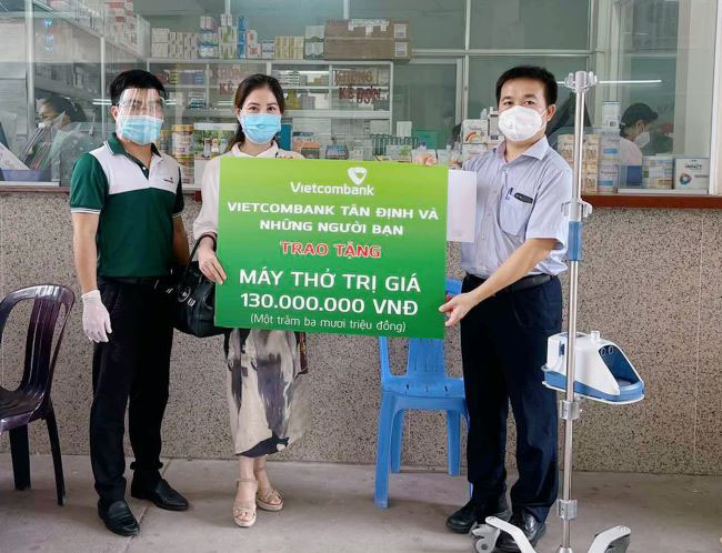 Vietcombank Tan Dinh tiep suc cung cac benh vien 2