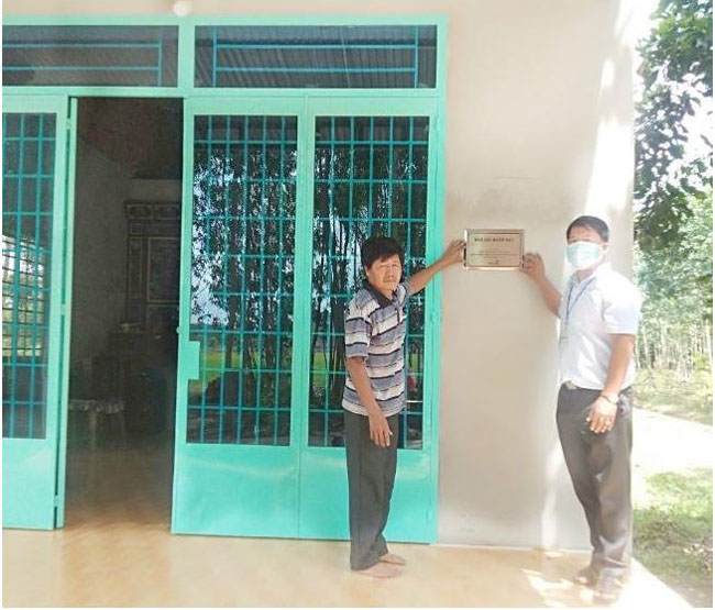 Vietcombank Tay Ninh trao tang 4 can nha Dai doan ket 2