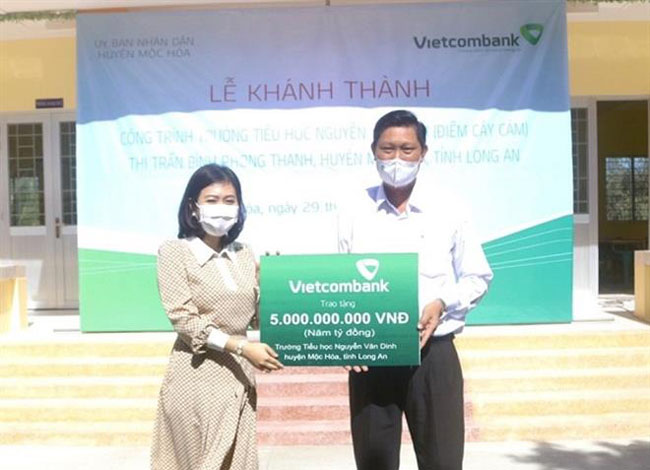 Vietcombank tai tro kinh phi xay dung cong trinh Truong Tieu hoc Nguyen Van Dinh 2