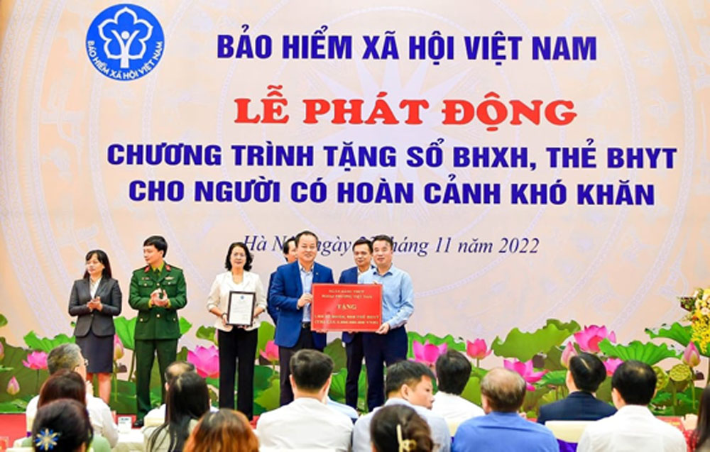 Vietcombank tang so BHXH the BHYT 2