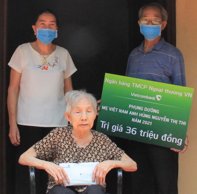 Vietcombank thăm hỏi, phụng dưỡng Mẹ Việt Nam anh hùng nhân ngày Thương binh - Liệt sỹ 27/7