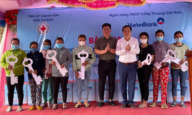 VietinBank ban giao 100 nha dai doan ket tai tinh Khanh Hoa 2