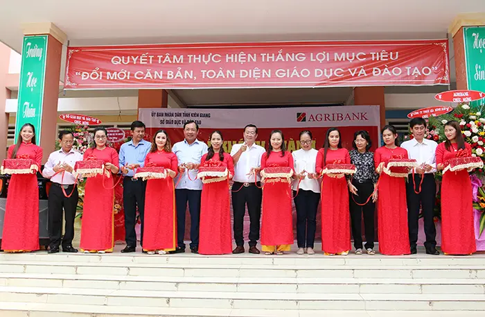 khanh thanh va dua vao su dung 02 truong hoc do agribank tai tro tai huyen kien luong kien giang