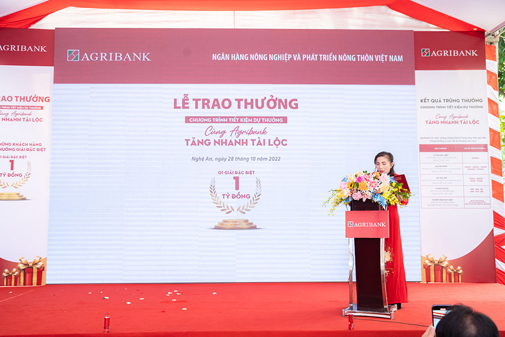 Agribank trao thuong 01 ty dong3
