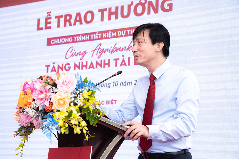 Agribank trao thuong 01 ty dong4