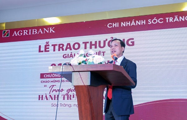 Agribank trao thuong giai Dac biet 01 ty dong 2