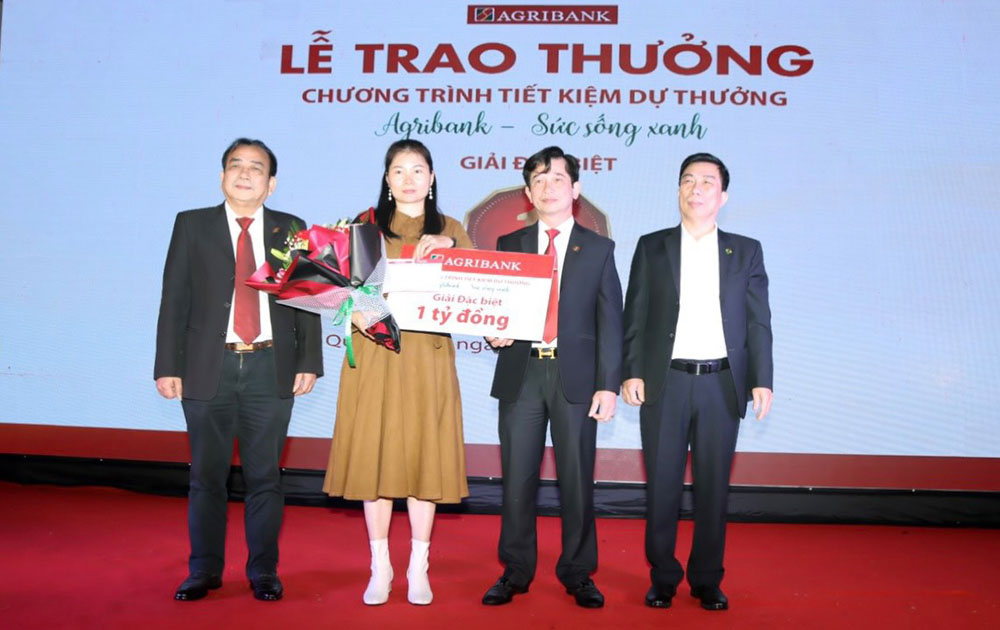 Agribank trao thuong giai dac biet 01 ty dong 1