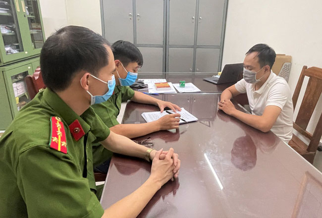 Lua dao chiem doat gan 5 ti dong cua 2 cong ty tai chinh 2