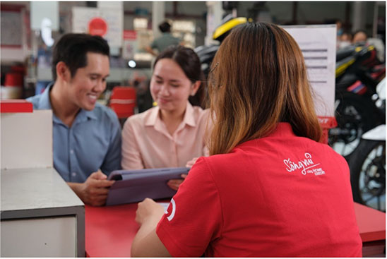 Mua hang tra gop roi mat hang ganh no canh giac voi chieu lua dao dip cao diem mua sam cuoi nam1