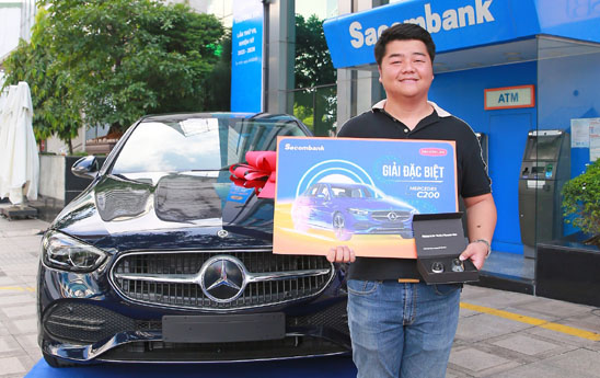 Sacombank trao thuong xe o to Mercedes C200