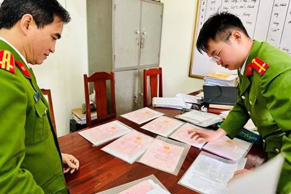 Triet pha nhieu o nhom cho vay vai lai suat cat co 2