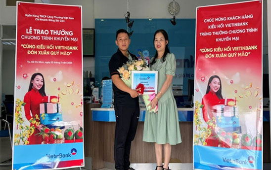 VietinBank tra thuong cho 8 khach hang trung giai Nhat