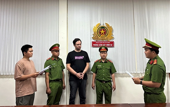Bắt ông trùm ngoại quốc điều hành website cho vay 