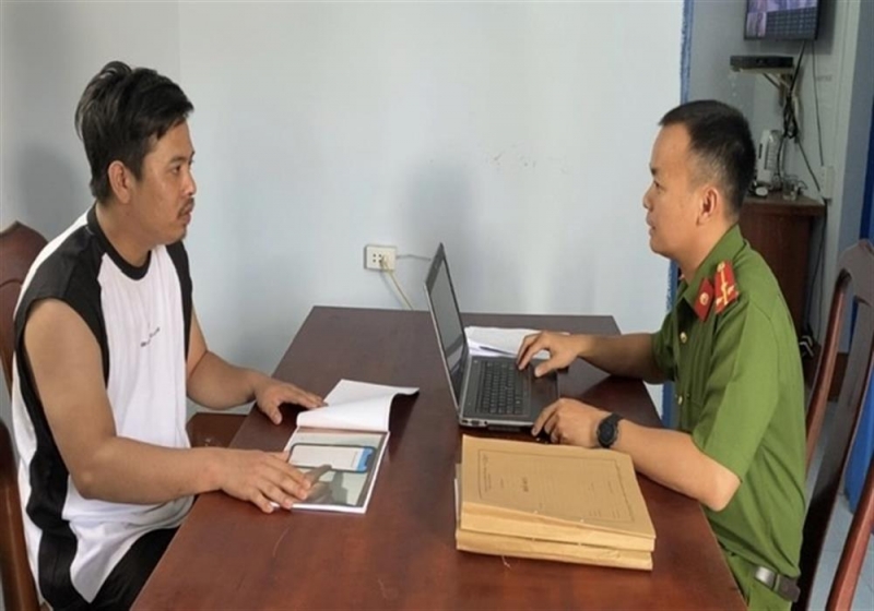 nhieu nguoi mat tien ty vi cung cap thong tin ca nhan cho doi tuong la qua dien thoai