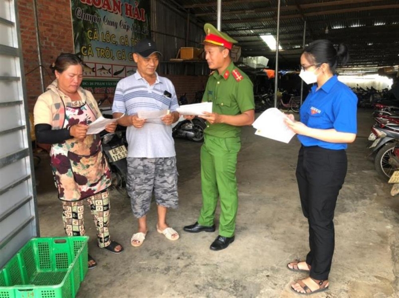 nhieu nguoi mat tien ty vi cung cap thong tin ca nhan cho doi tuong la qua dien thoai1
