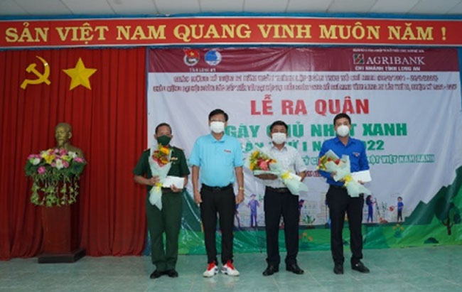Agribank Long An phoi hop Tinh doan to chuc Le ra quan Ngay chu nhat xanh 2