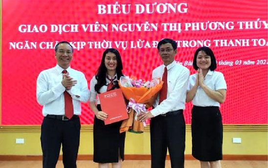 Cán bộ giao dịch Agribank ngăn chặn kịp thời các hành vi lừa đảo khách hàng