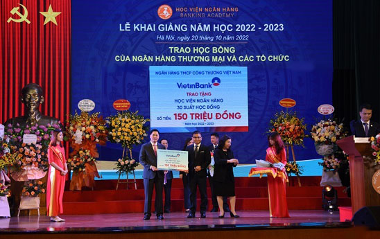 VietinBank tặng 30 suất học bổng cho sinh viên Học viện Ngân hàng