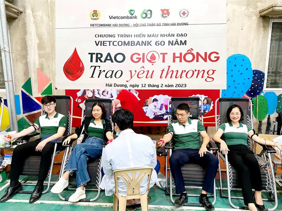 vietcombank hai duong tham gia hien mau nhan dao trao giot hong trao yeu thuong2