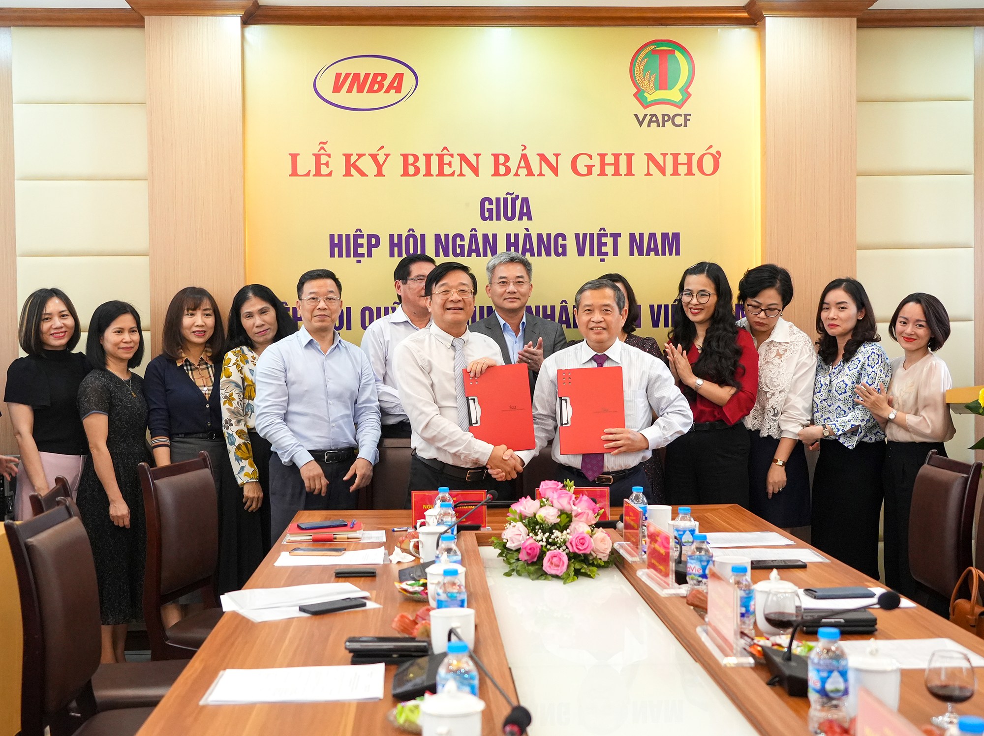 Anh ky ket 050423