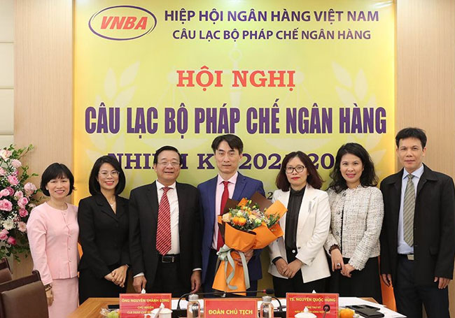 Cau lac bo Phap che gop phan bao ve quyen va loi ich hop phap cua thanh vien 5