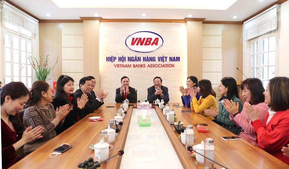 Chủ tịch Hội đồng Hiệp hội Ngân hàng gặp mặt, chúc Tết cán bộ, nhân viên Cơ quan Thường trực