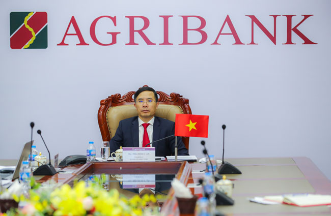 Chu tich Hoi dong thanh vien Agribank tham du Ky hop truc tuyen ABA 1