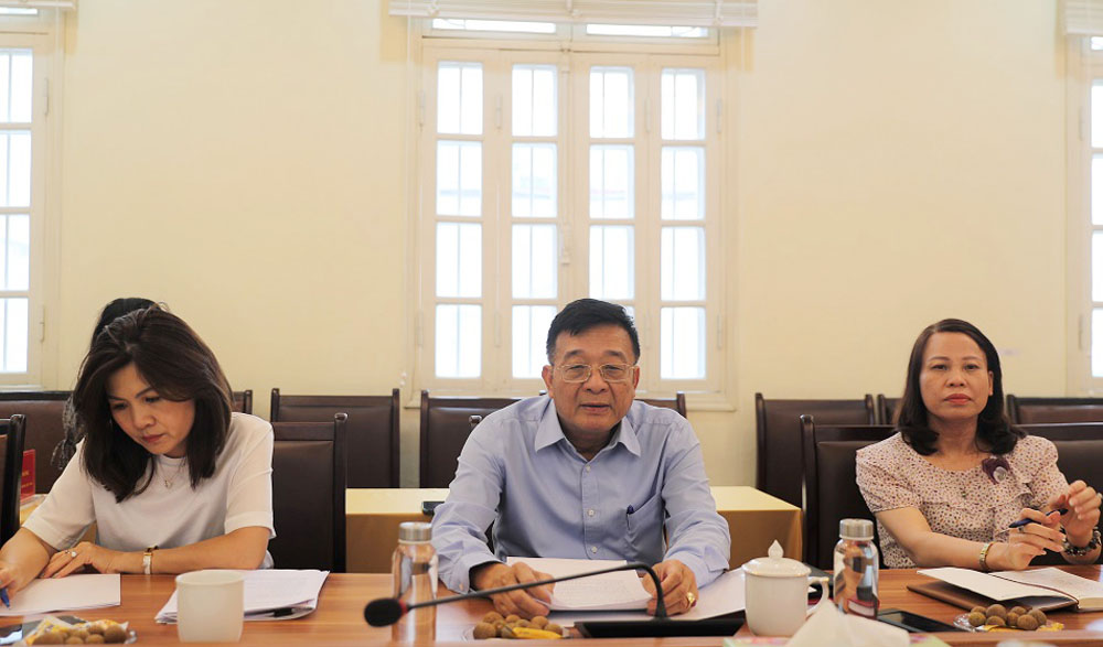 Hiep hoi Ngan hang lam viec voi nhom cong tac cua Hoi dong Tu van cai cach TTHC 4