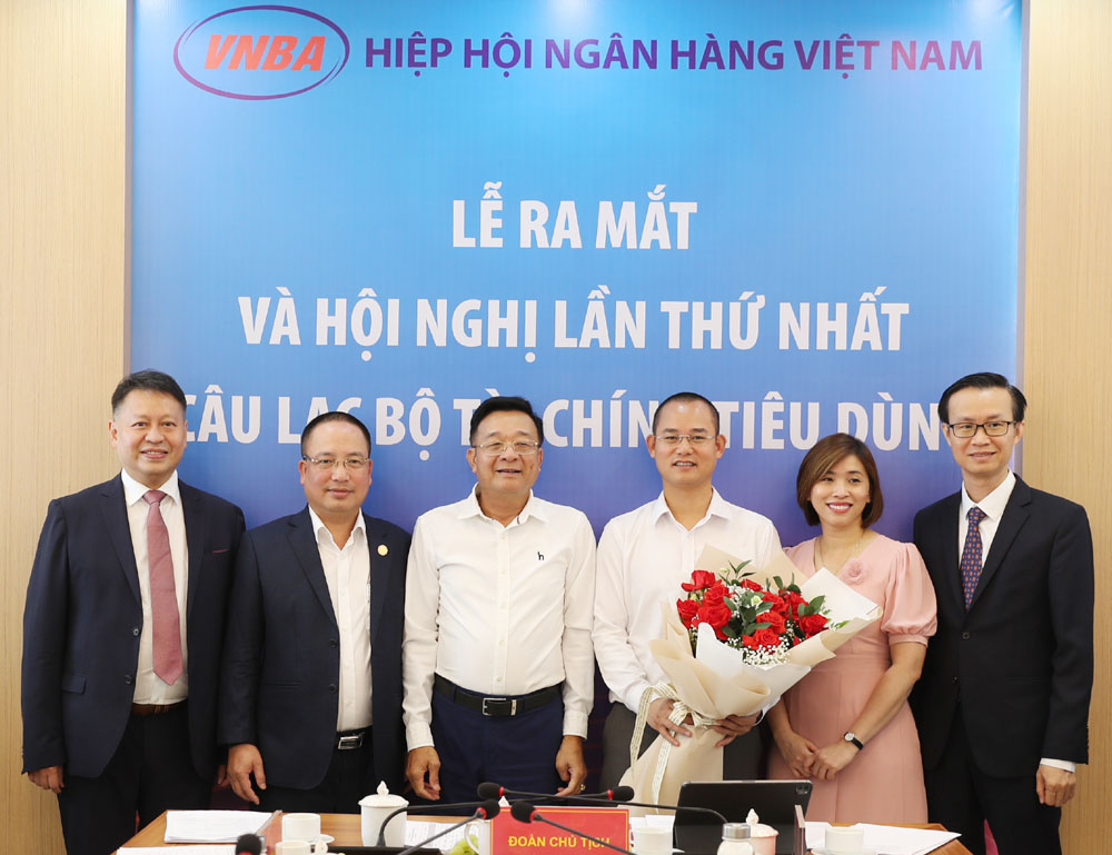 Câu lạc bộ Tài chính Tiêu dùng chính thức ra mắt