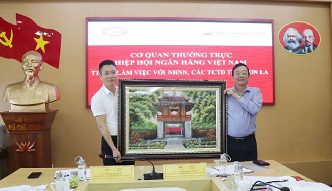 Tong Thu ky Hiep hoi Ngan hang tham lam viec voi cac TCTD tinh Son La 2