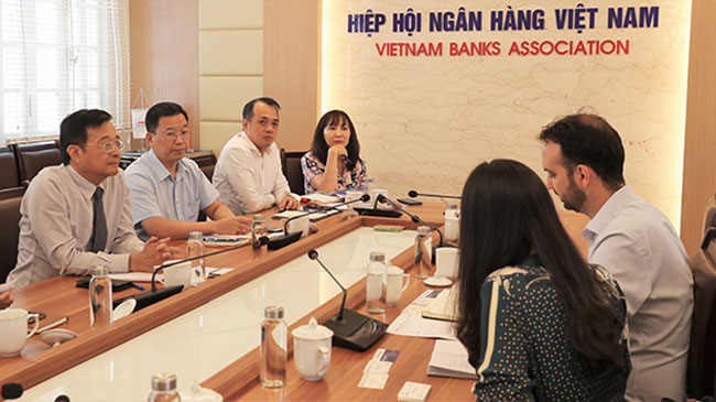 Tong Thu ky VNBA Nguyen Quoc Hung tiep tham tan Isael 1