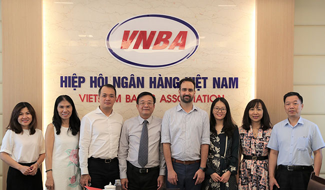 Tong Thu ky VNBA Nguyen Quoc Hung tiep tham tan Isael 3