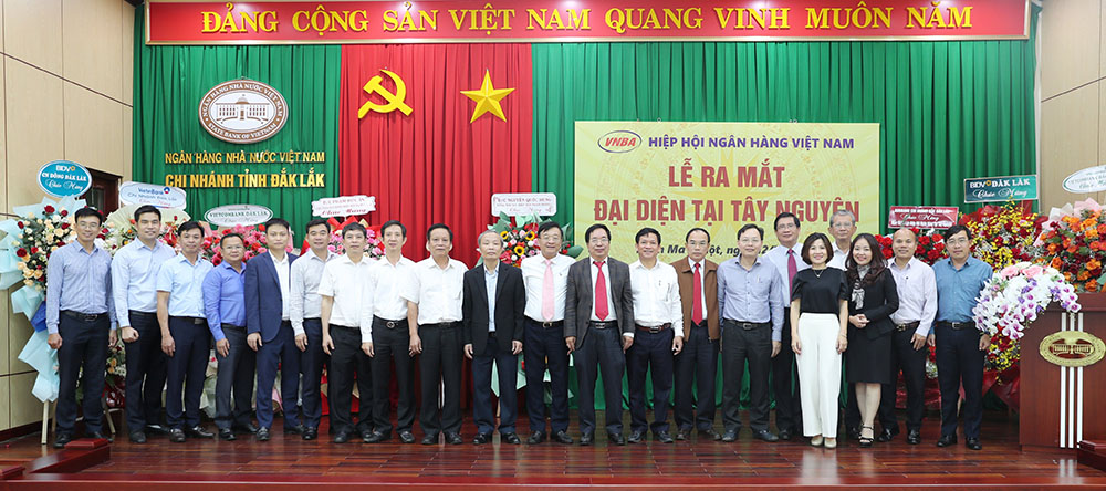 cac dai bieu tham du buoi le chup anh luu niem