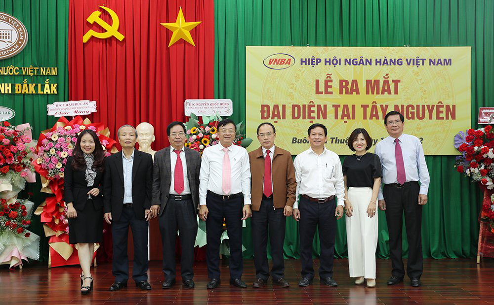 cac dai bieu tham du buoi le chup anh luu niem1