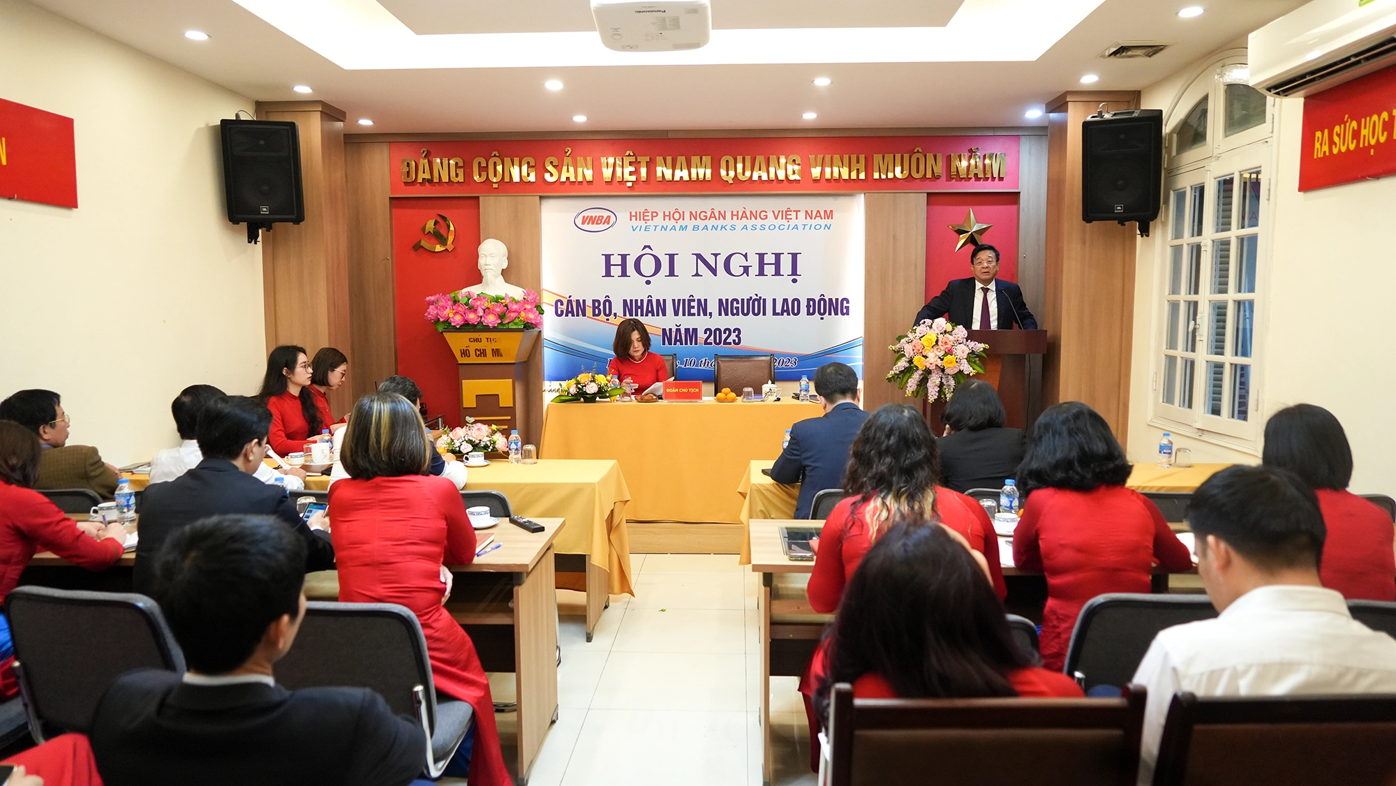 co quan thuong truc hiep hoi ngan hang viet nam nhan danh hieu tap the lao dong xuat sac nam 2022