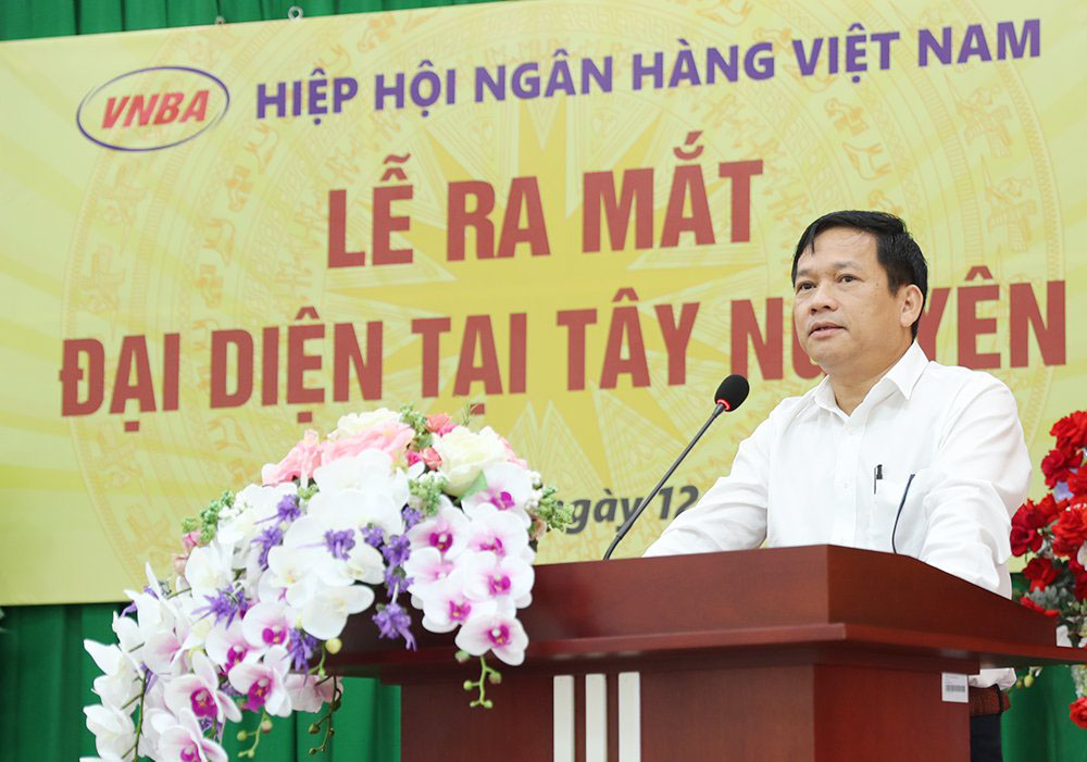 ong hoang minh tan giam doc ngan hang nha nuoc chi nhanh tinh kon tum phat bieu