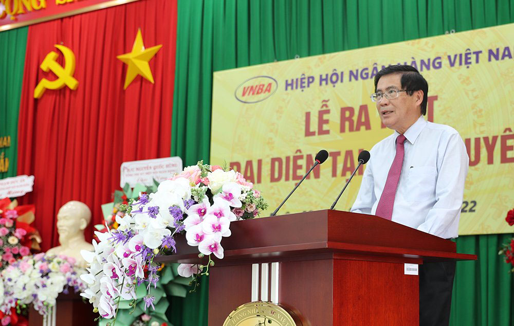 ong nguyen chi thanh truong ban cong tac hoi vien hiep hoi ngan hang phat bieu tai buoi le