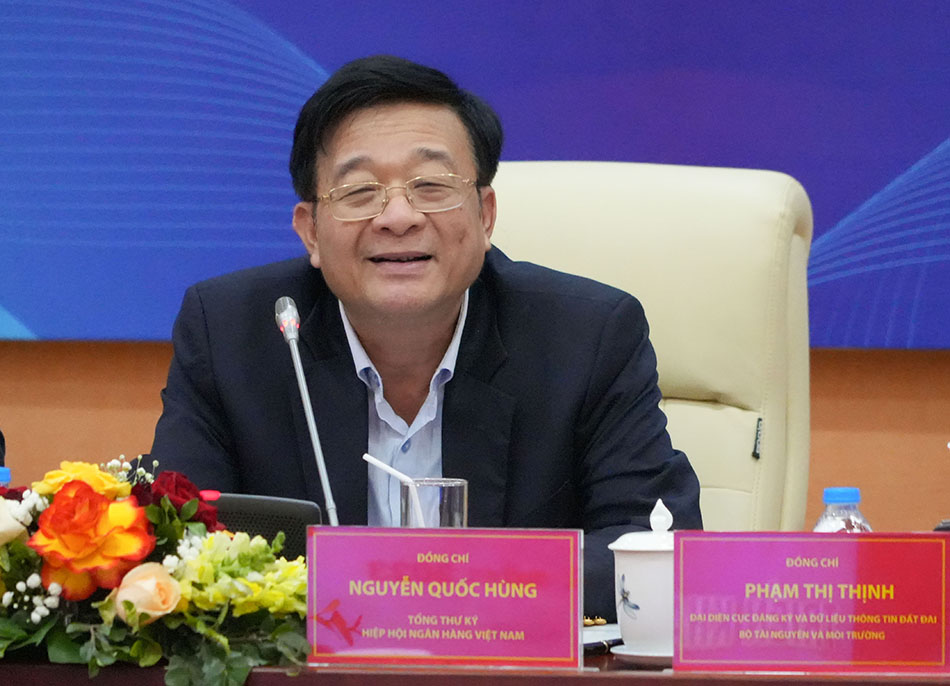 Ông Hùng 090223 700