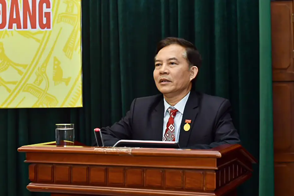 Dong chi Dang Van Tuyen Pho Bi thu Dang uy Co quan NHTU Vu truong Vu To chuc can bo phat bieu
