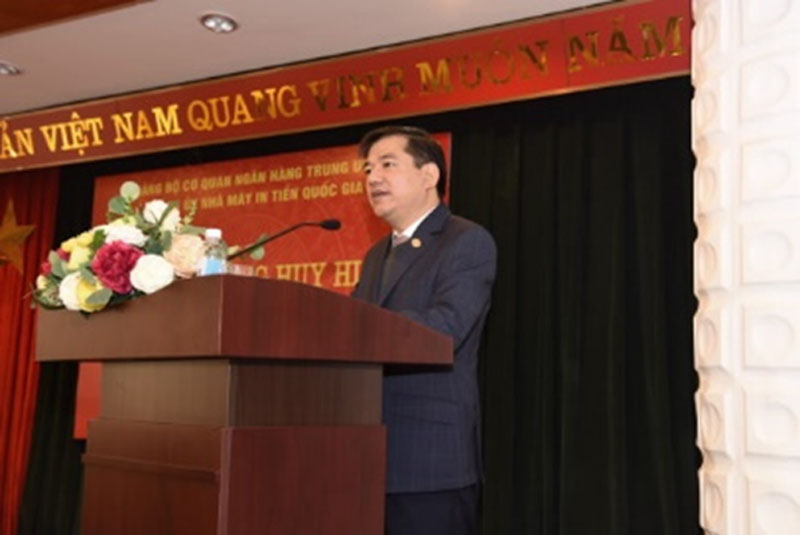Trao tang Huy hieu 40 nam tuoi Dang cho 02 dang vien 2