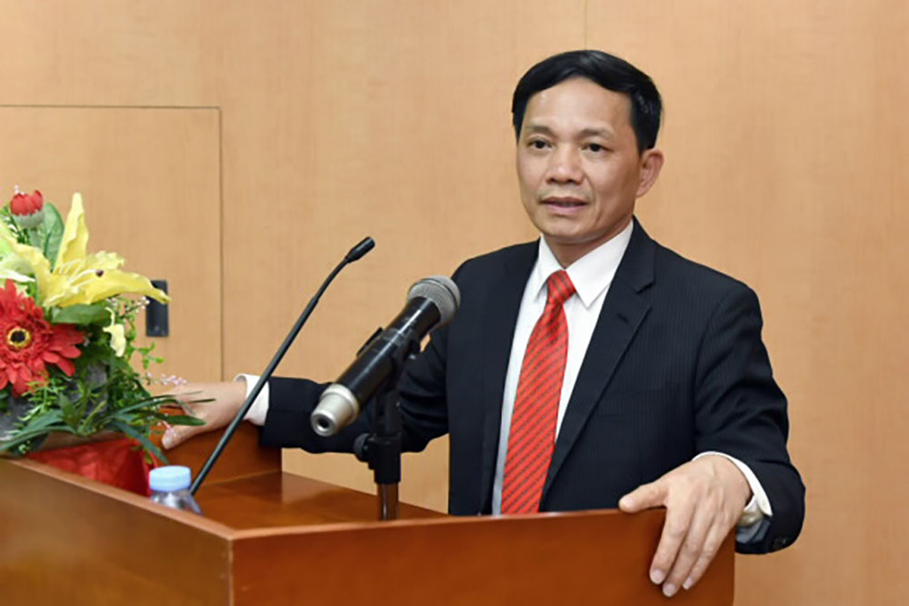 trao huy hieu 30 nam tuoi dang cho cho 03 dang vien hoang quoc manh nguyen cong duong va le quang huy4