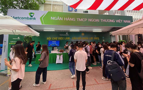 Vietcombank dong hanh cung su kien ngay hoi viec lam 2023