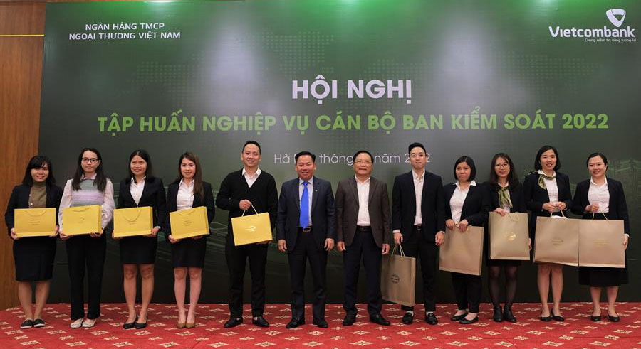 Vietcombank to chuc tap huan nghiep vu 2
